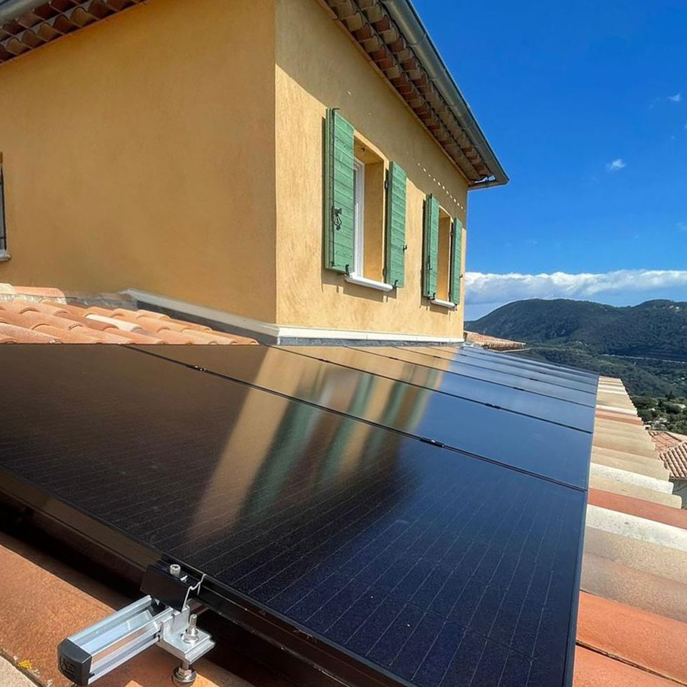 chauffe-eau solaire avec panneaux solaires thermiques