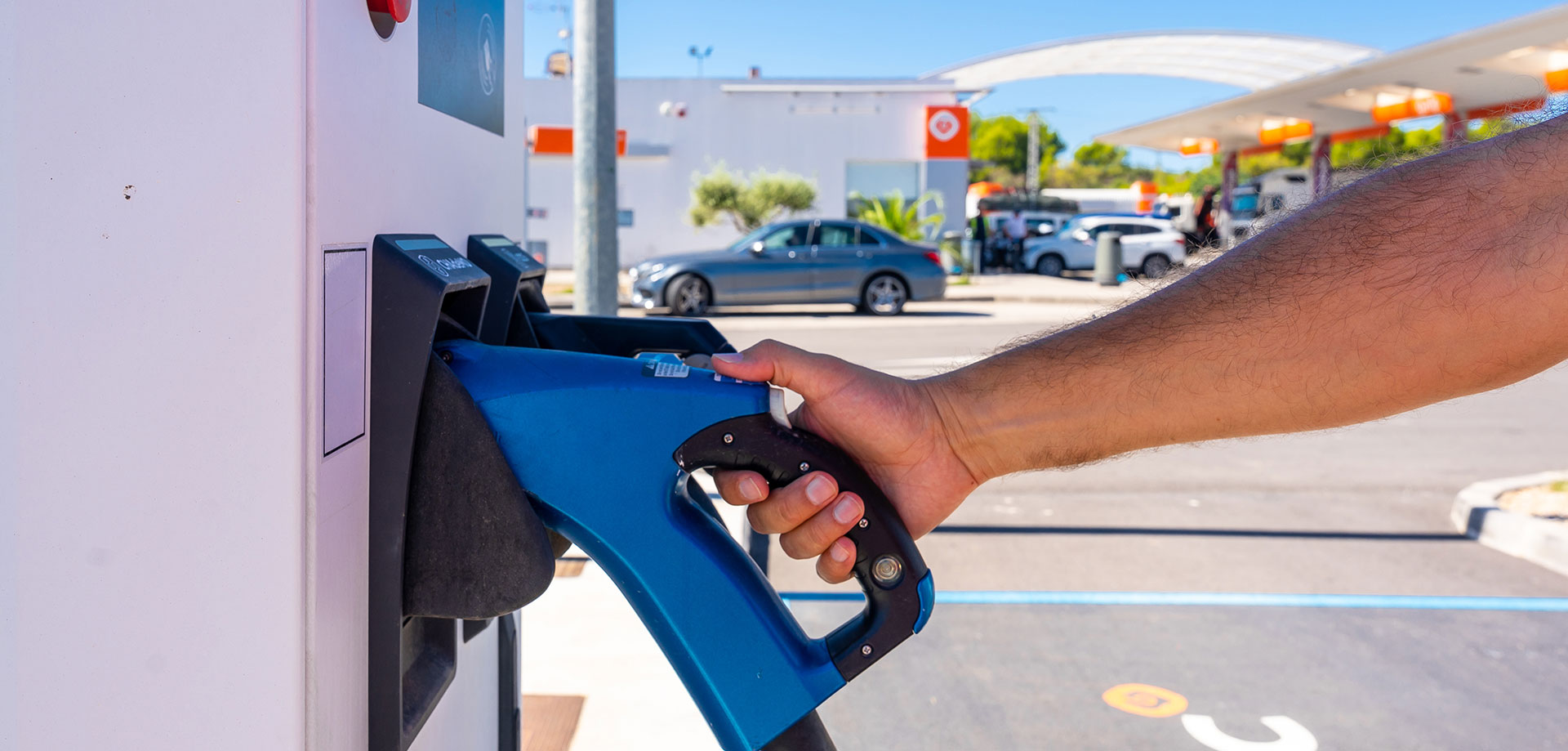 installation d'une borne de recharge pour véhicule électrique dans un centre commercial