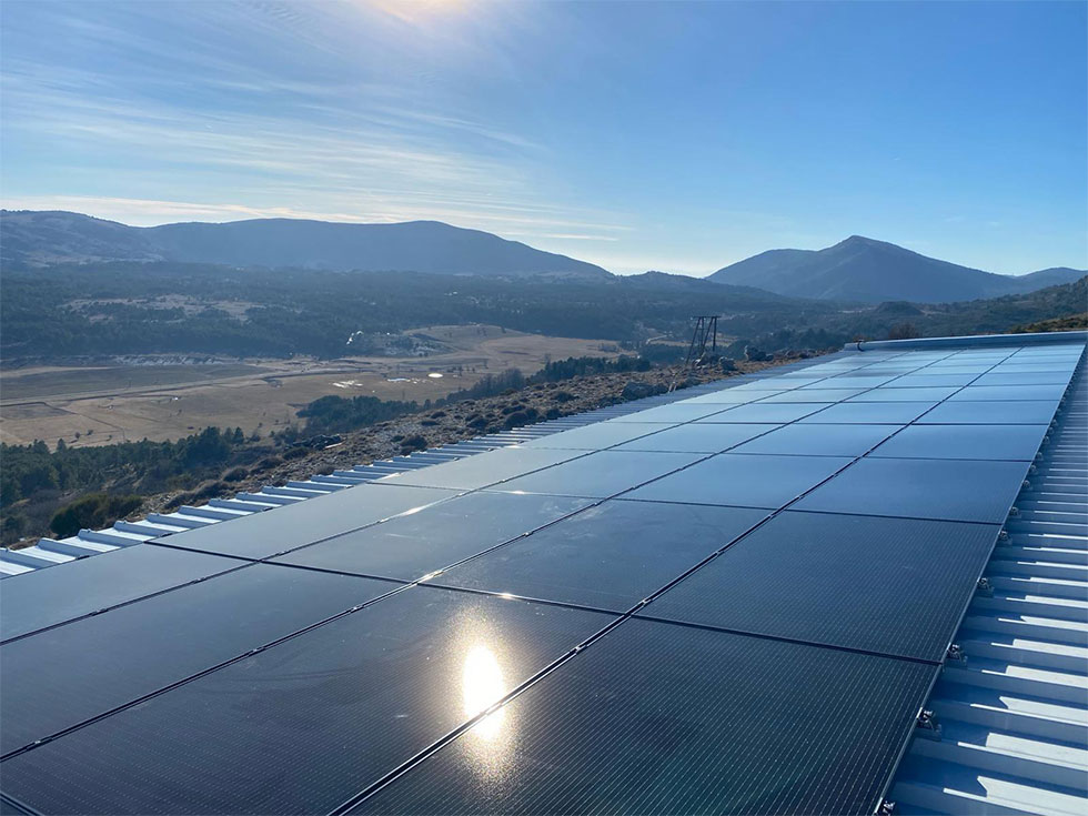 Installation panneau photovoltaïque professionnel à l'Observatoire de Calern